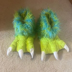 Dinosaur fuzzy slippers, size men’s 7.5-10 women’s 8.5-11, machine washable